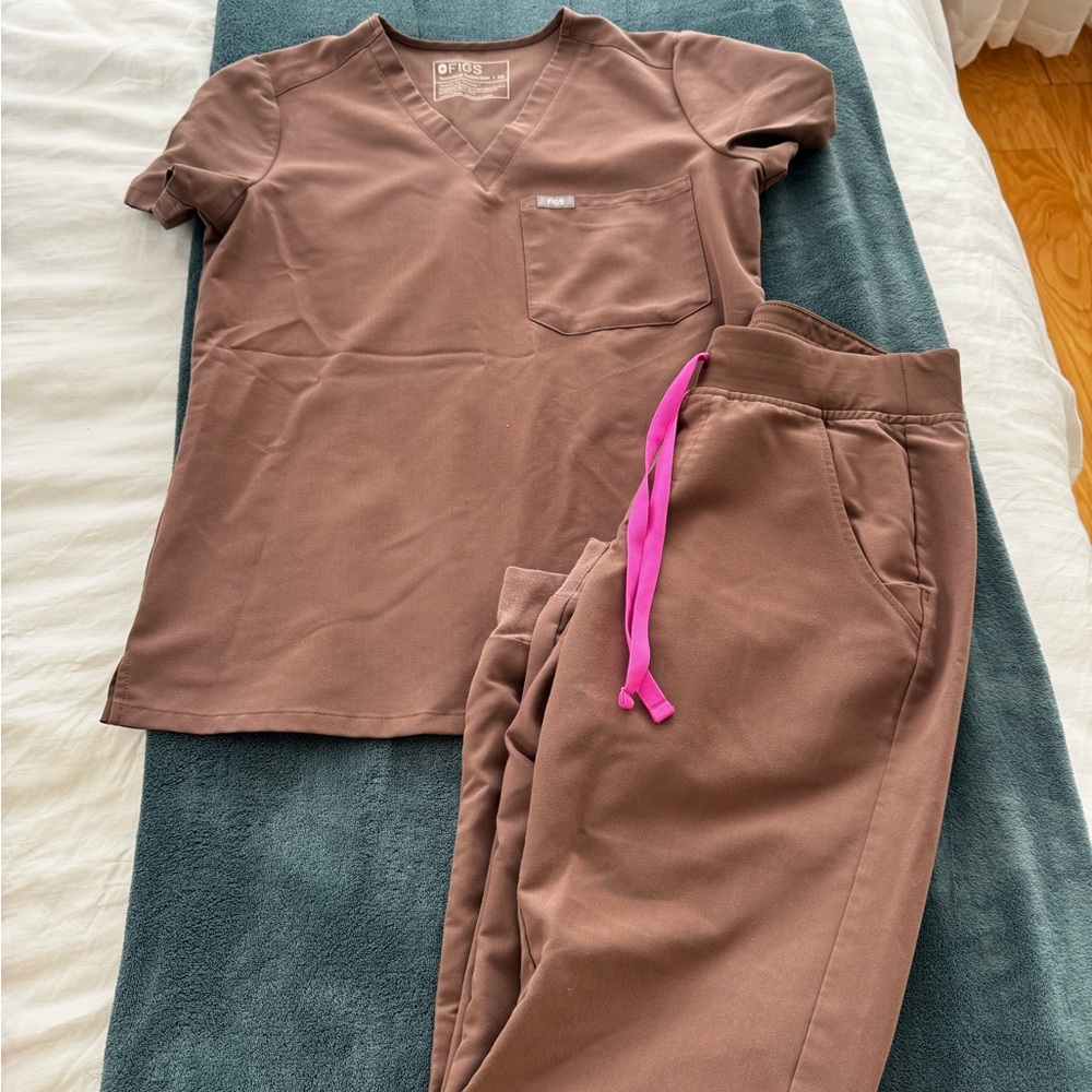 Figs Brown Scrub Set